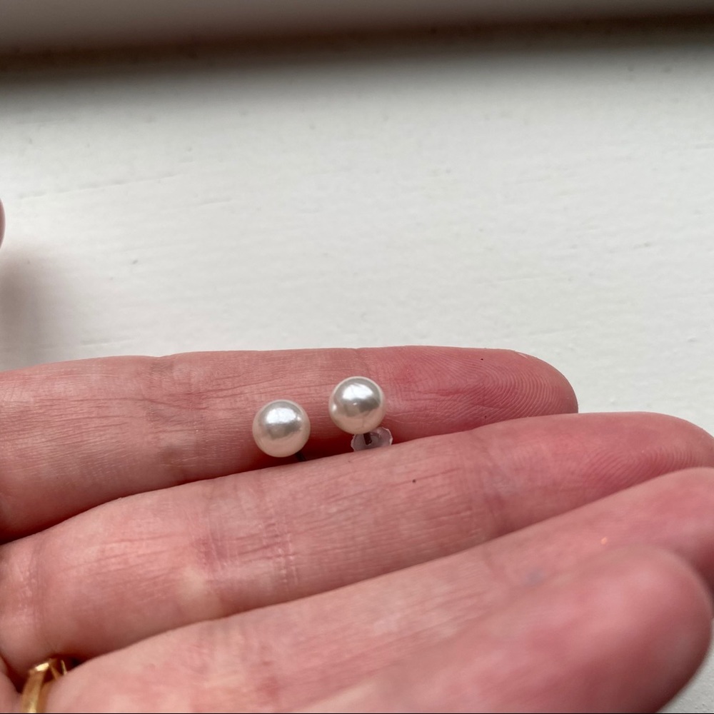 ⚪️Classic small pearl stud earrings - Picture 2 of 6